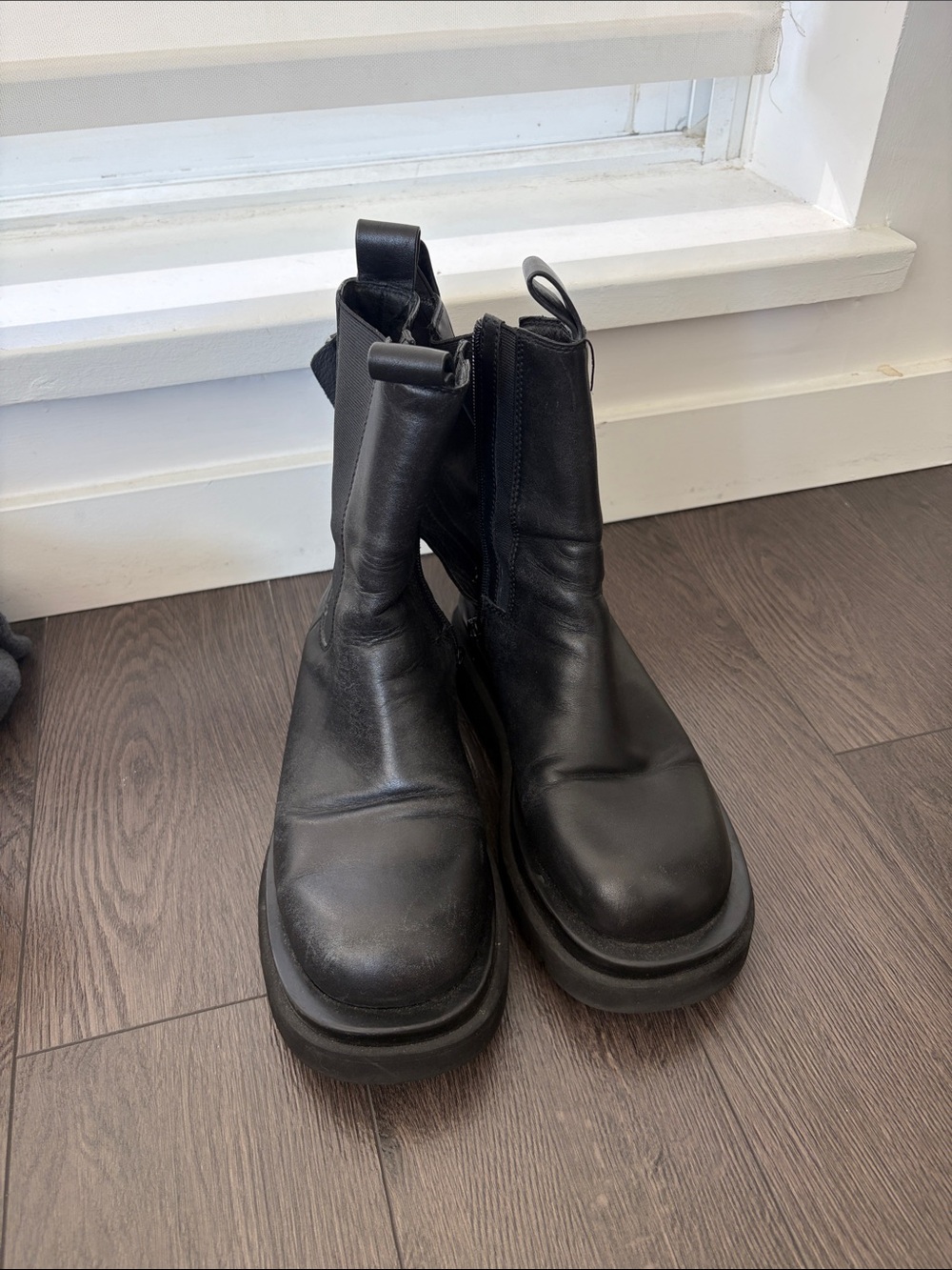 Jeffrey Campbell Lug Sole Chelsea Boots - Picture 2 of 3